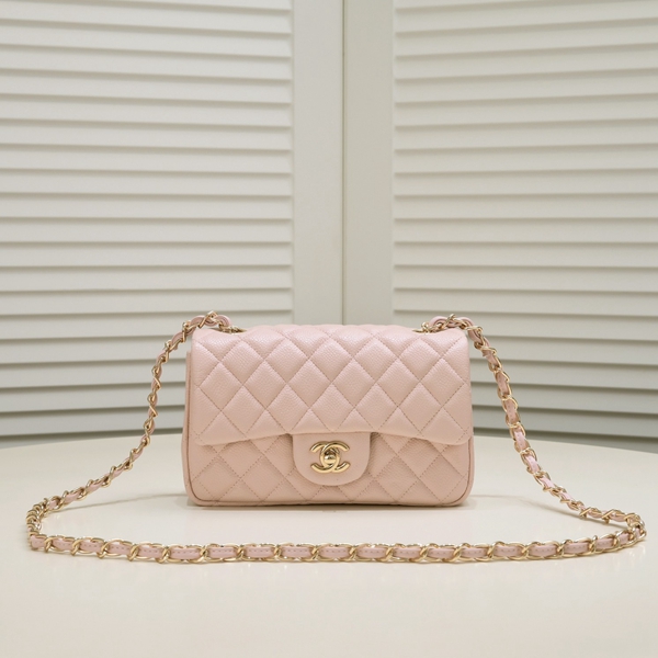 シャネルバッグ正面デザイン